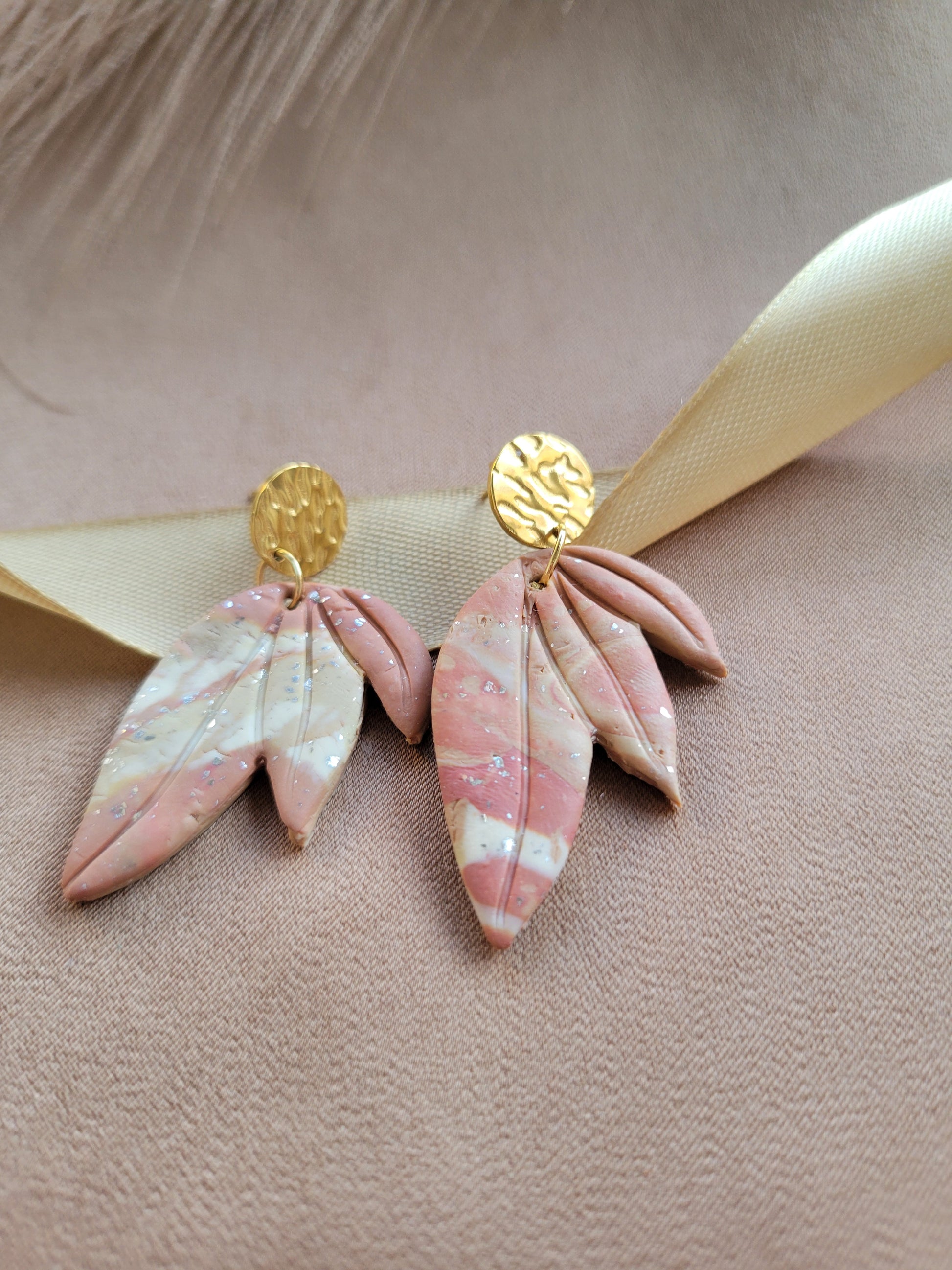 Aretes aretesanales de arcilla