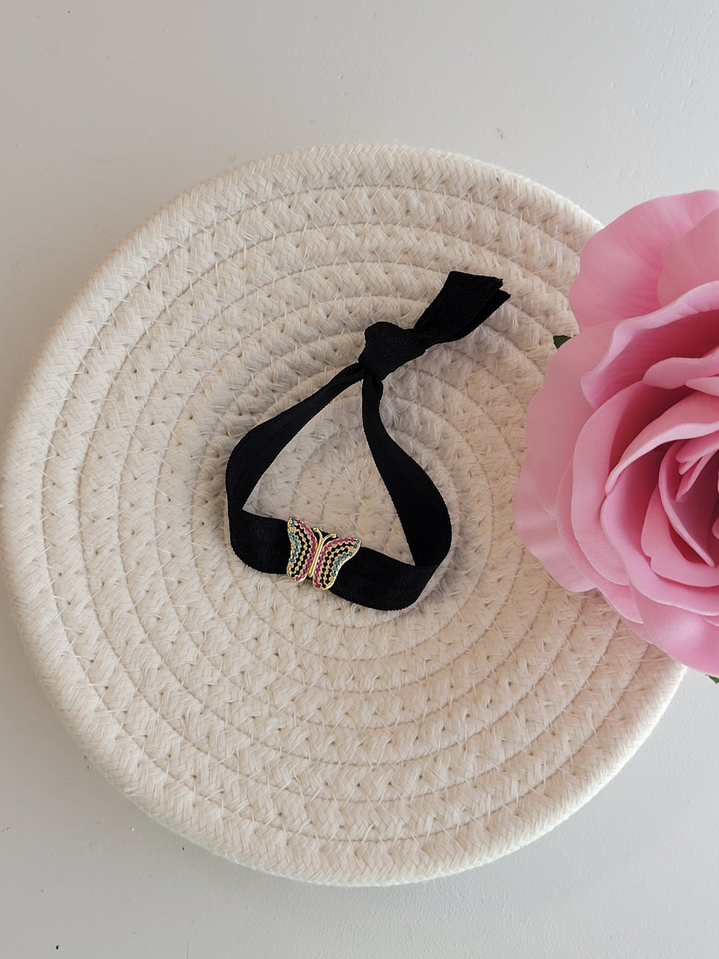 Pulsera elastica negra con mariposa
