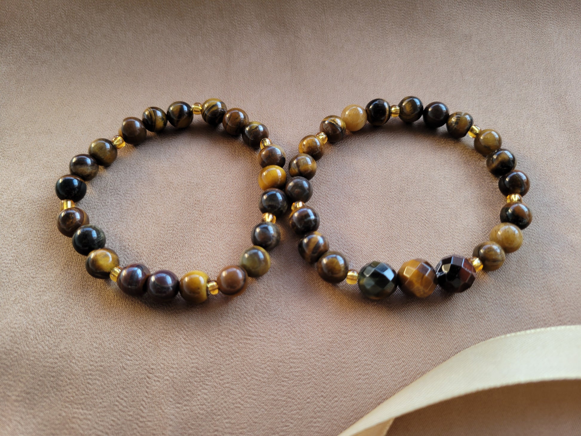 Pulsera de piedra natural de Sherami Collection
